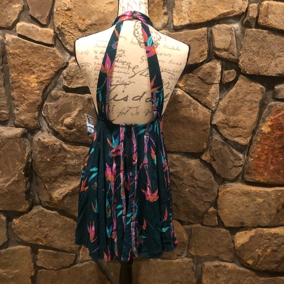 Backless Kimchi Blue Green Bamboo mini Dress - Picture 4 of 4